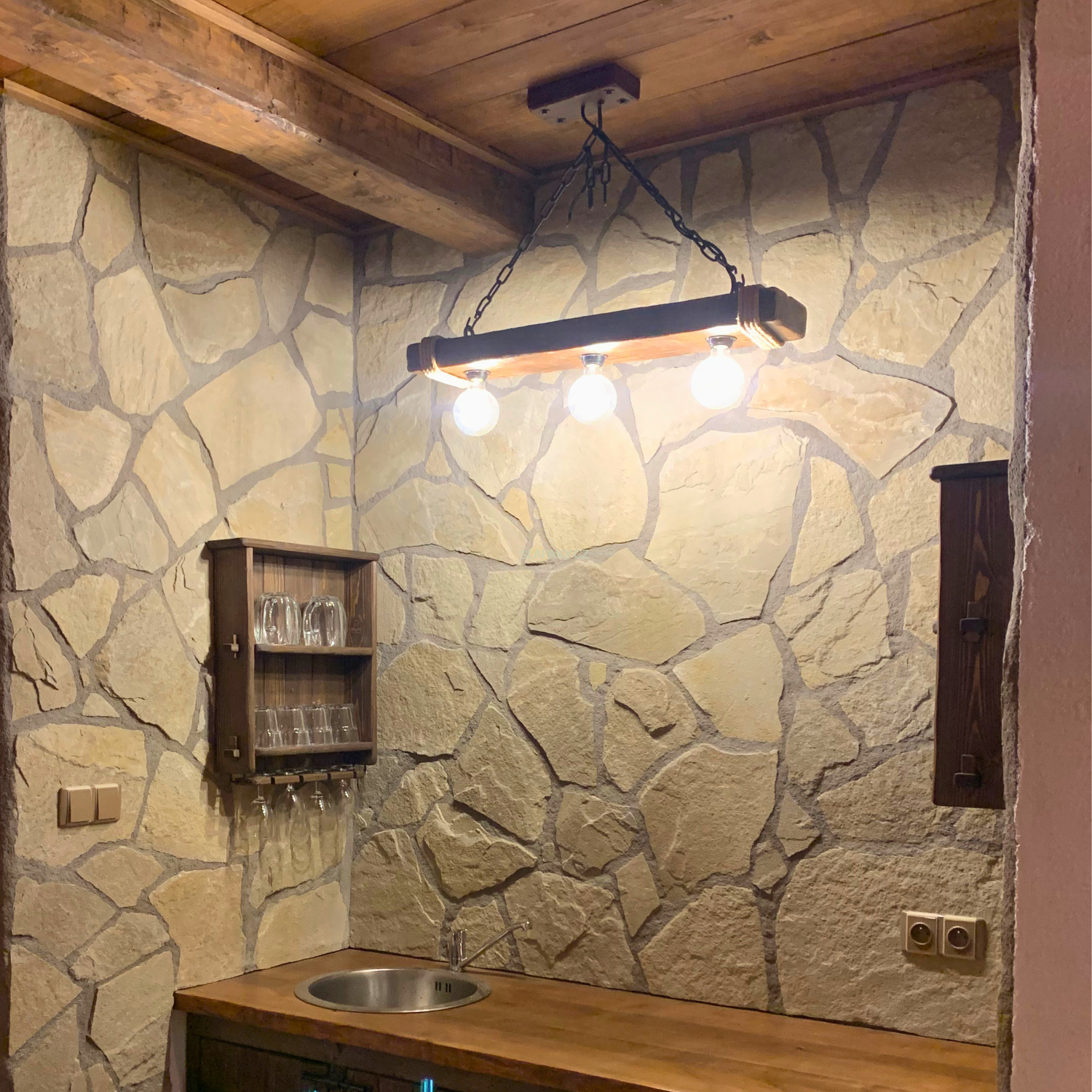 Přírodní štípaný kámen pískovec NELA tl. 10-30 mm, rozměr 30 - 70 cm cm